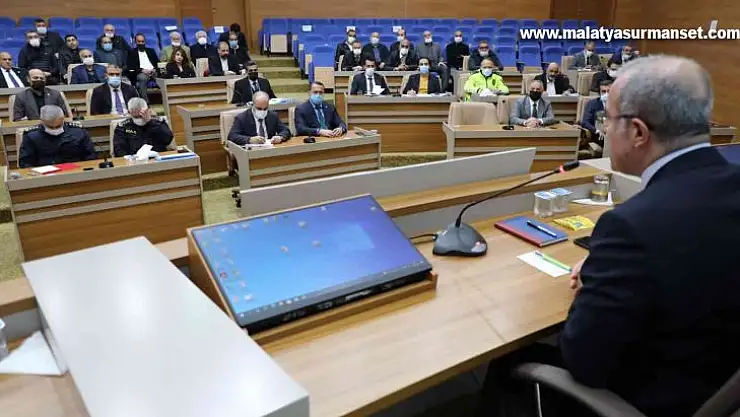 Vali Toraman, muhtarlarla bir araya geldi