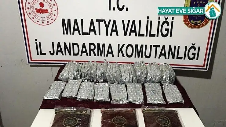 Valizde uyuşturucu hap, çantada kaçak nargile tütünü ele geçirildi