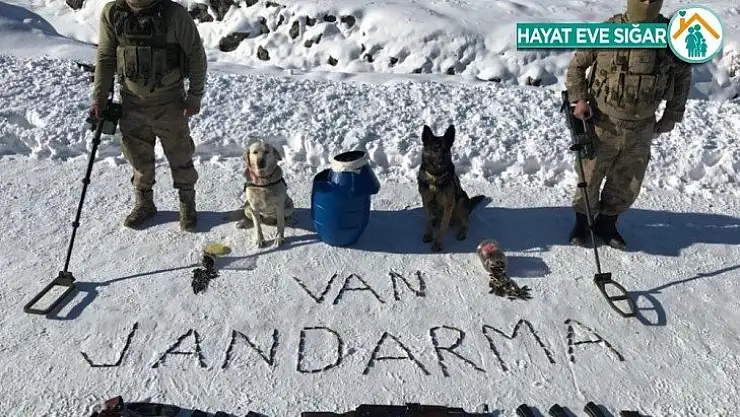 Van'da PKK terör örüğüne ait silah ve mühimmat ele geçirildi