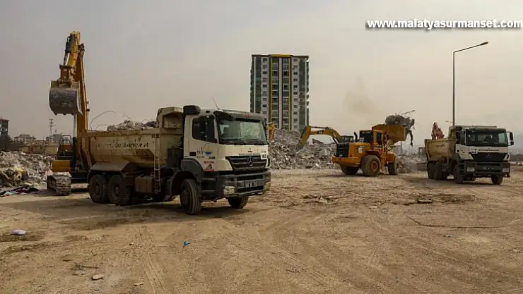 Van ekibi, Malatya'da 7 bin 300 kamyon hafriyat taşıdı