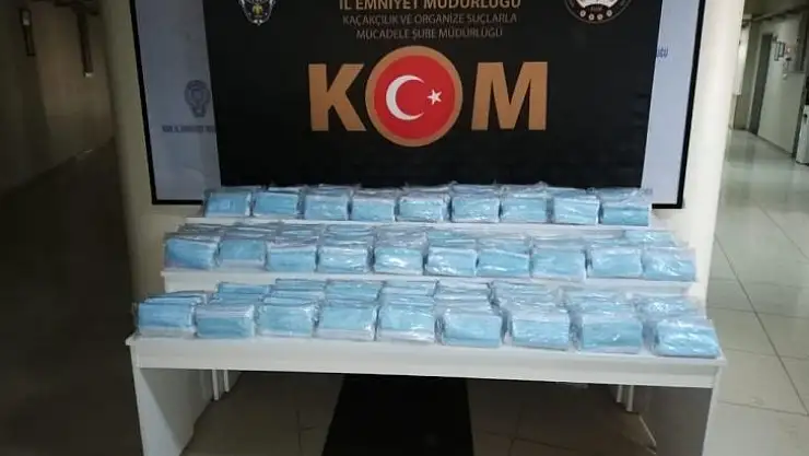 Van'da 6 bin 900 adet kaçak maske ele geçirildi