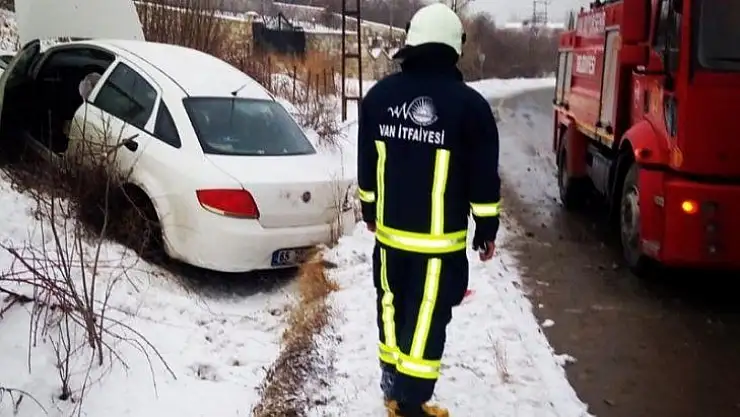 Van'da kaza yapan otomobilde yangın çıktı