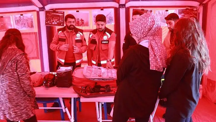 Vatandaşlar deprem eğitimi