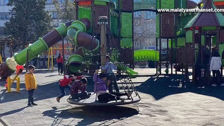 Vatandaşlar güneşli havanın tadı çıkarıyor