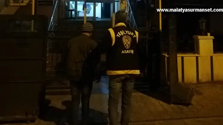 Vicdansız baba 1,5 aylık kızını parkta ölüme terk etti