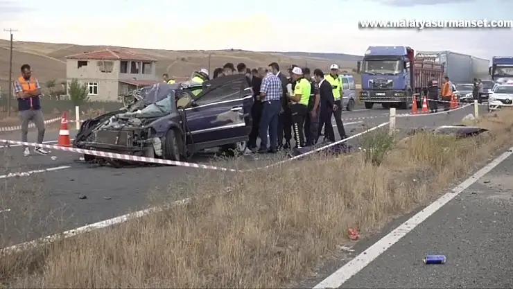Vinç ile otomobilin çarpıştığı kazada 2 kişi öldü, 1 kişi yaralandı