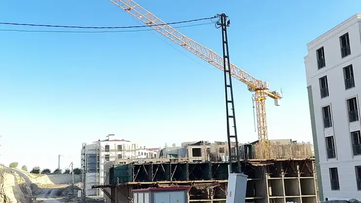 Vinçtenteki malzemelerin üzerine düştüğü işçi öldü