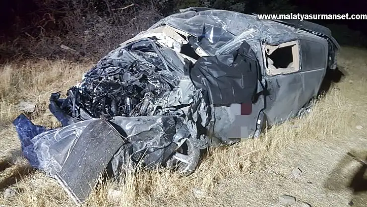 Virajı alamayan minibüs takla attı: 1 ölü