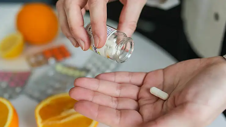 Vitamin Takviyeleri Kimler İçin Gereklidir ve Hangi Durumlarda Tehlikelidir?