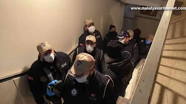 Yaklaşık bir buçuk yıldır Adıyaman Cumhuriyet Başsavcılığı koordinesinde Adıyaman İl Jandarma Komutanlığı Tem ve İstihbarat Şube ekiplerince yürütülen titiz çalışmalar neticelerini vermeye devam ediyor. Soruşturmalar neticesinde Diyarbakır İHD Şube sekret