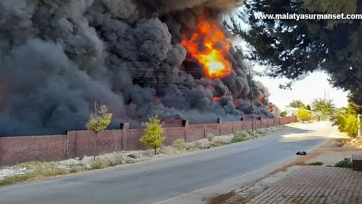 Yalıtım malzemeleri bulunan depoda yangın