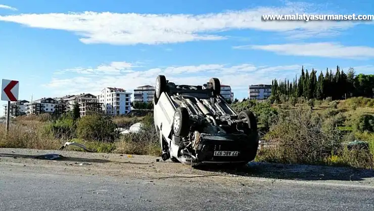 kamyonet takla attı: 3 yaralı