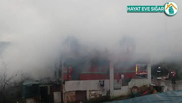 Yangın 10 kişilik aileyi evsiz bıraktı