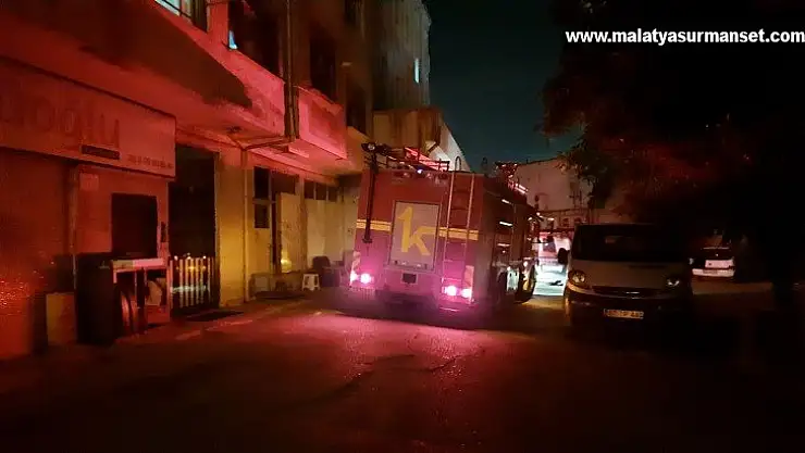 Yangında 1 kişi ağır yaralandı, 2 kişi zehirlendi