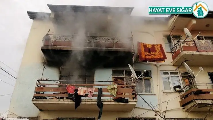 Yangında ölen adamın elleri ve ayakları zincirle bağlanmış