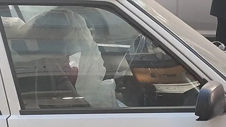 Yaşlı adam evinin önündeki aracın içinde ölü bulundu