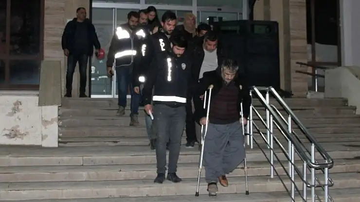 Yaşlı erkekleri Suriyeli kadınlarla evlendirme vaadi ile kandıran 6 çete üyesi tutuklandı