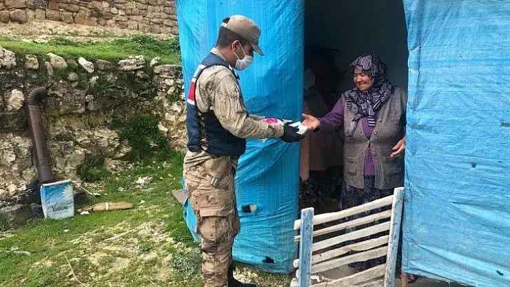 Yaşlıların yardımına ekipler koşuyor