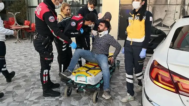 Yatırıldığı sedyeden defalarca kalkan yaralı sürücü güçlükle ikna edildi