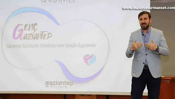 Yazar Efiloğlu üniversite öğrencileriyle bir araya geldi