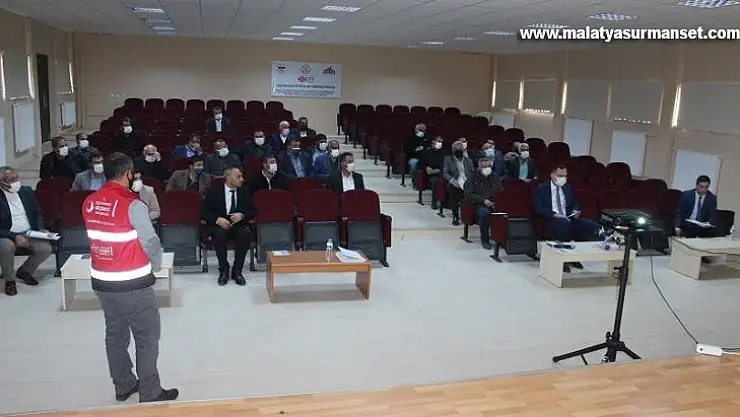 Yazıhan'da muhtarlarla toplantı