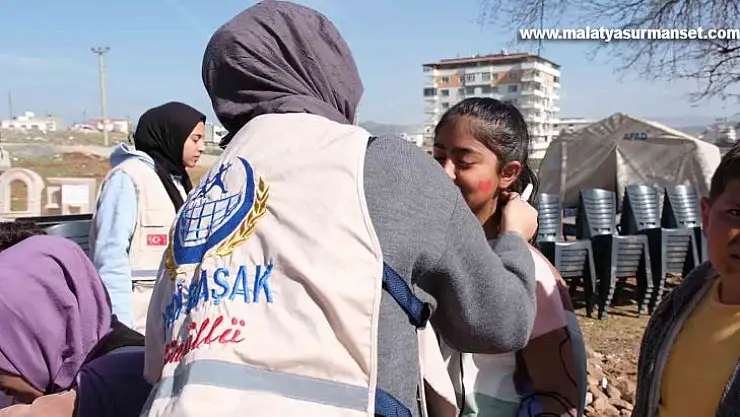 Yedi Başak depremzedelerin yaralarını sarıyor