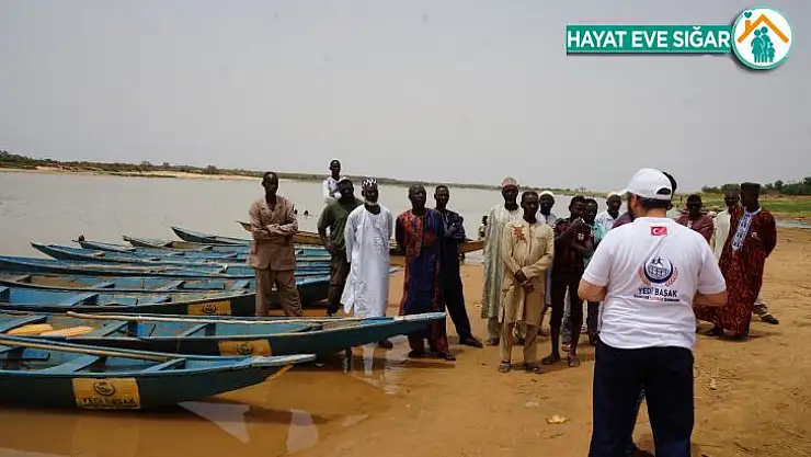 Yedi Başak'tan Nijer vatandaşlarına balıkçı teknesi