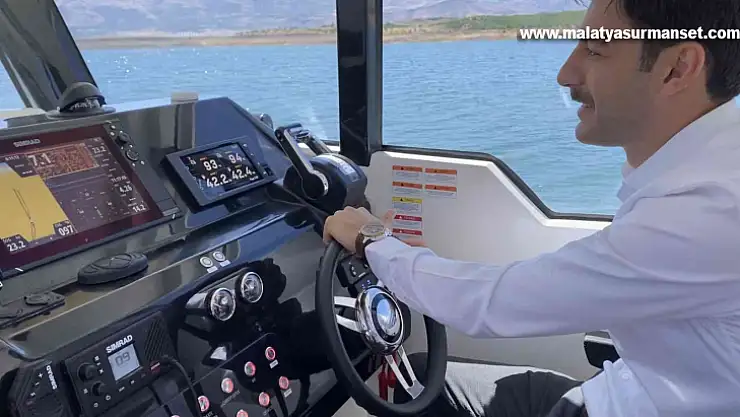 Yeni kaymakam teknede dümene geçip denetim yaptı