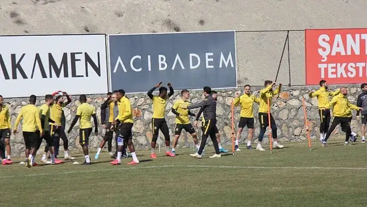 Yeni Malatyaspor'da Hikmet Karaman ilk antrenmanına çıktı