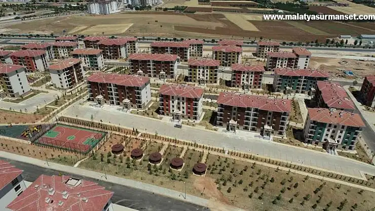 Yeni yuvalarına kavuşan deprem mağdurları: 'Evler 5 yıldızlı otel gibi'