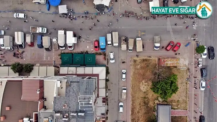 Yerleşik Rusların akın ettiği pazarda metrelerce HES kuyruğu