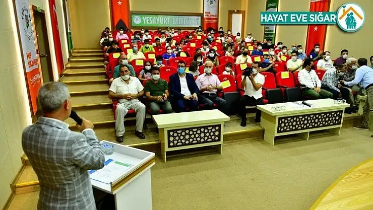 Yeşilyurt Belediyesi 2. yaz spor okulları ve futbol okulunun bilgilendirme toplantısı yapıldı