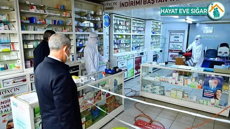 Yeşilyurt Belediyesi eczaneleri dezenfekte ediyor