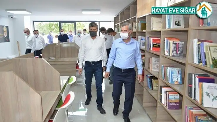 Yeşilyurt Belediyesi'nden  Çavuşoğlu 'na kitap kafe