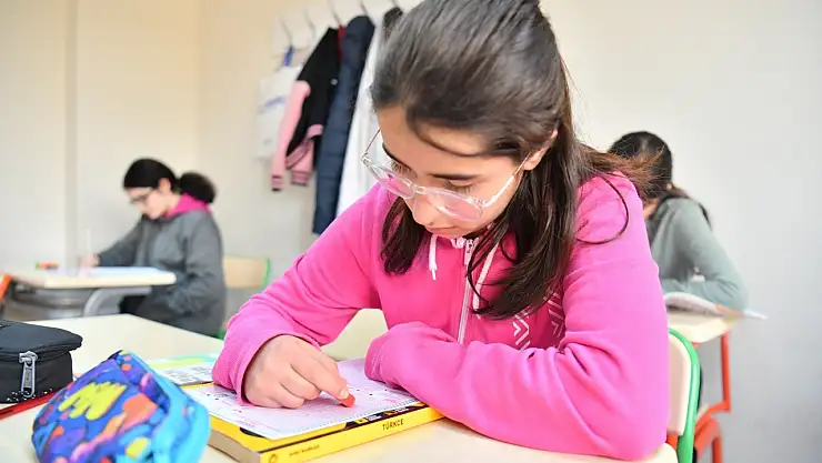 Yeşilyurt Belediyesi'nden öğrencilere ücretsiz kurs desteği