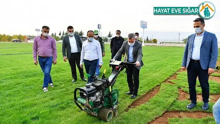 Yeşilyurt Belediyesi, rulo çimlerini kendi üretiyor