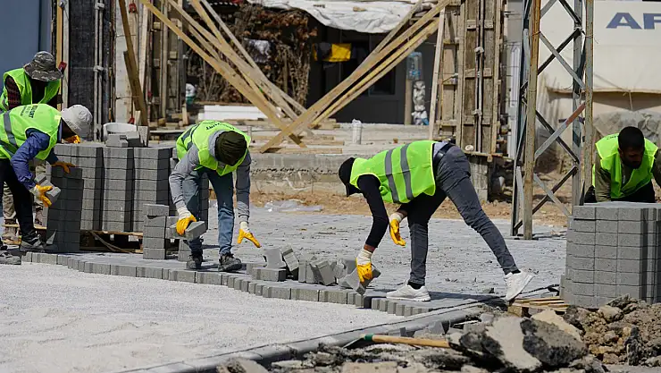 Yeşilyurt Belediyesi Samanköy yollarını yeniliyor