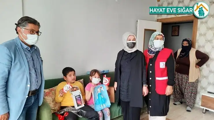 Yeşilyurt Kızılay, 23 Nisan'da çocukları unutmadı