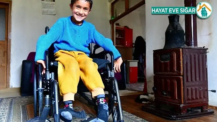 Yeşilyurt'ta engelli çocuğa engelli araç hediyesi