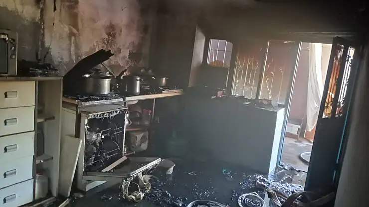 Yeşilyurt'ta Ev Yangını Mutfak Kısmı Küle Döndü