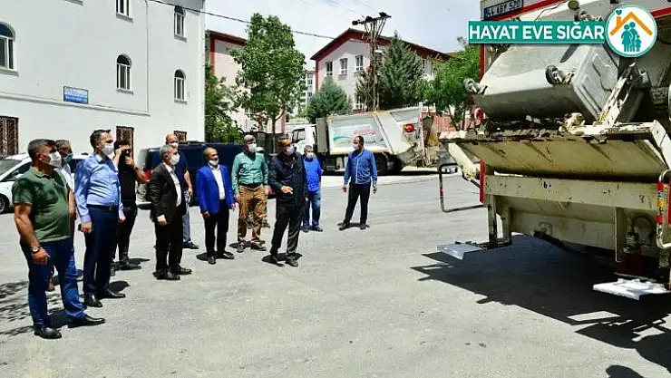 Yeşilyurt'ta galvanizli çöp konteynırları dezenfekte ediliyor