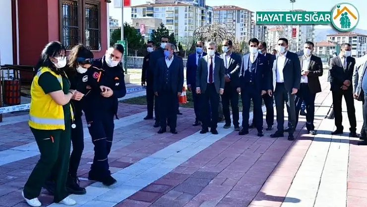 Yeşilyurt'ta gerçeğini aratmayan deprem tatbikatı
