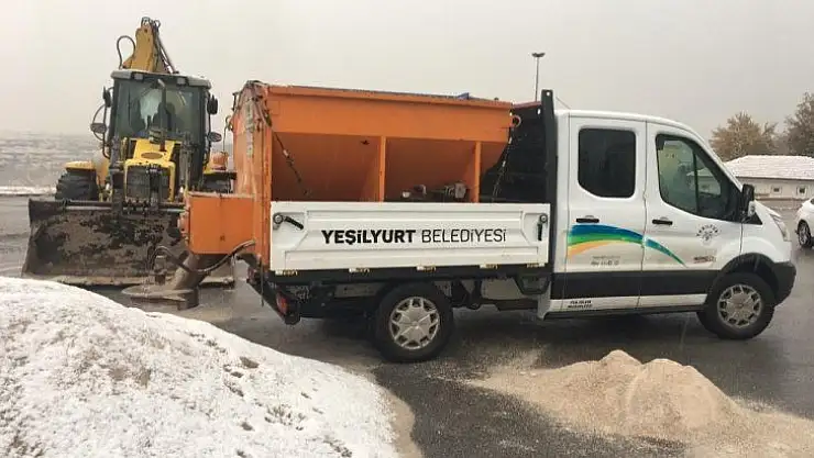 Yeşilyurt'ta karla mücadele