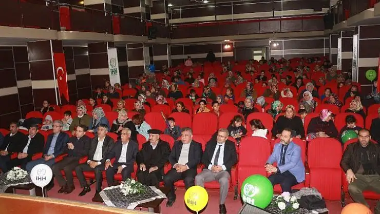 Yetim çocuklara kıyafet yardımı