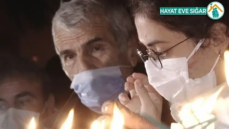 Yıkılan Rıza Bey Apartmanı önünde yürek burkan görüntüler