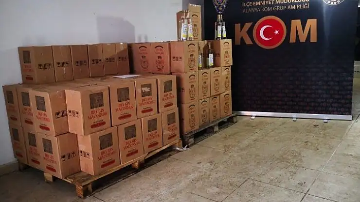 Yılbaşında piyasa sürülmek istenen 726 şişe kaçak içki ele geçirildi