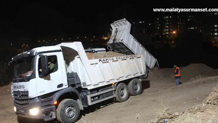 Yol çalışmaları gece gündüz devam ediyor