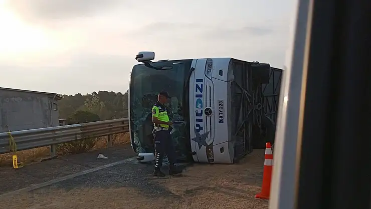 Yolcu Otobüsü Devrildi 3 Ölü 20 Yaralı