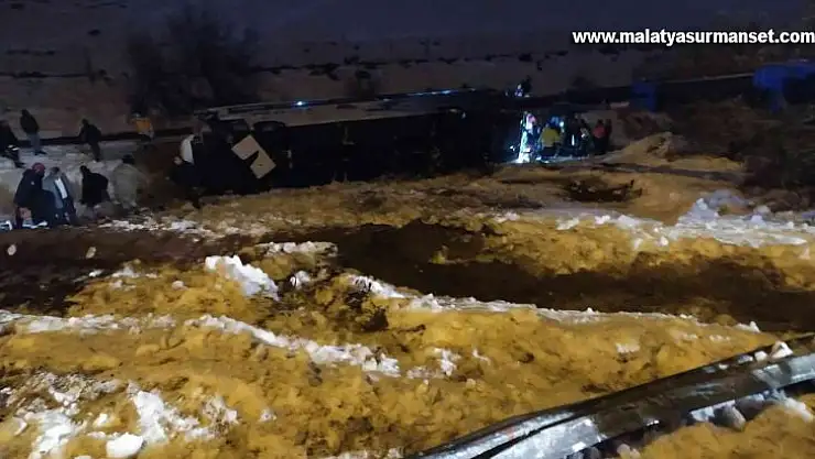 Yolcu otobüsü şarampole uçtu: 3'ü ağır 25 yaralı