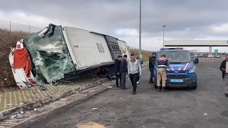 Yolcu otobüsü tırla çarpıştı, 5 kişi yaralandı